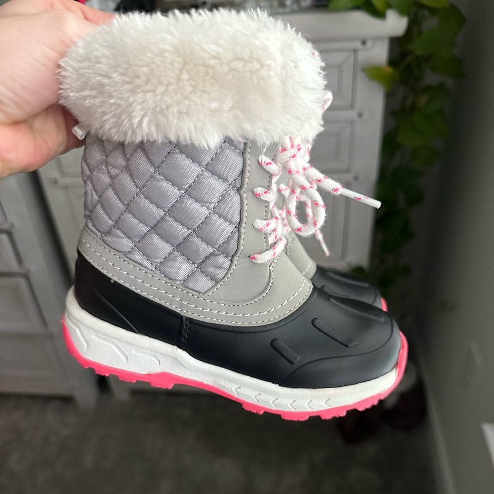 Carter’s snow boots. Toddler girls. Size 11